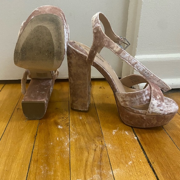 Call it Spring pink velvet platform sandals - Picture 2 of 3